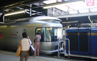 寝台列車カシオペア|機関車と展望室